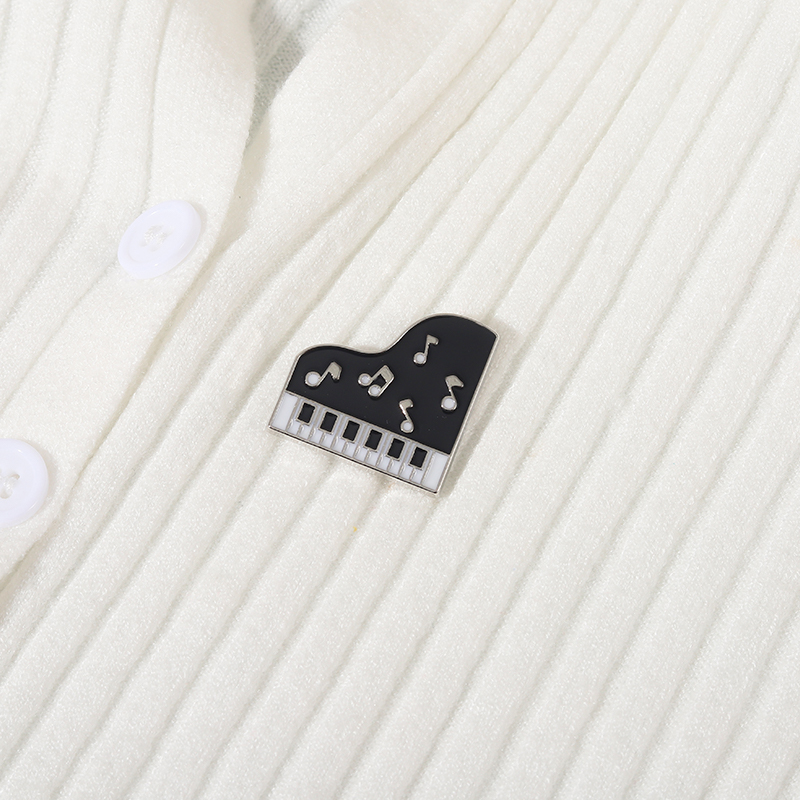 Concert Emaille Pin Piano Vioo - Musical Instrument Symbols recensie en prijs